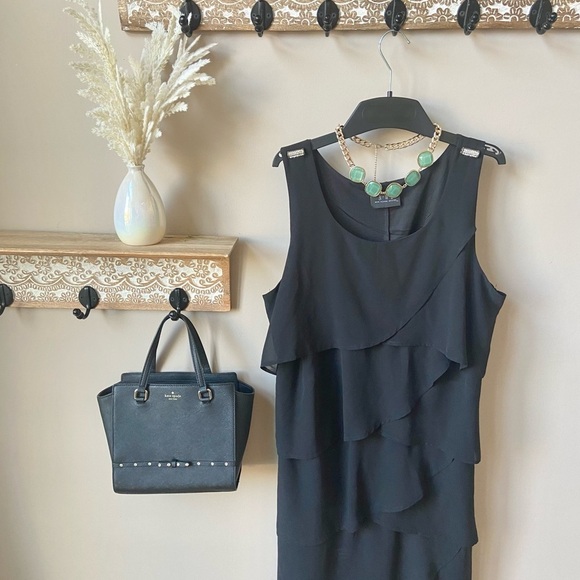 ELEGANT evening dress with crystal detailing - Picture 5 of 8